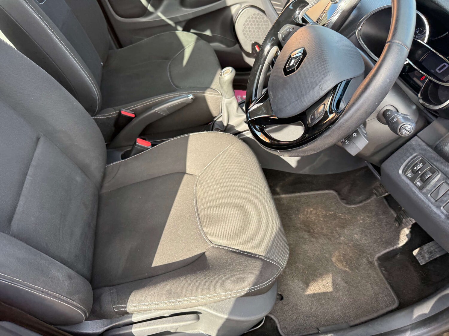 Used Renault Clio 2013 for sale - 76526169: Photo 21