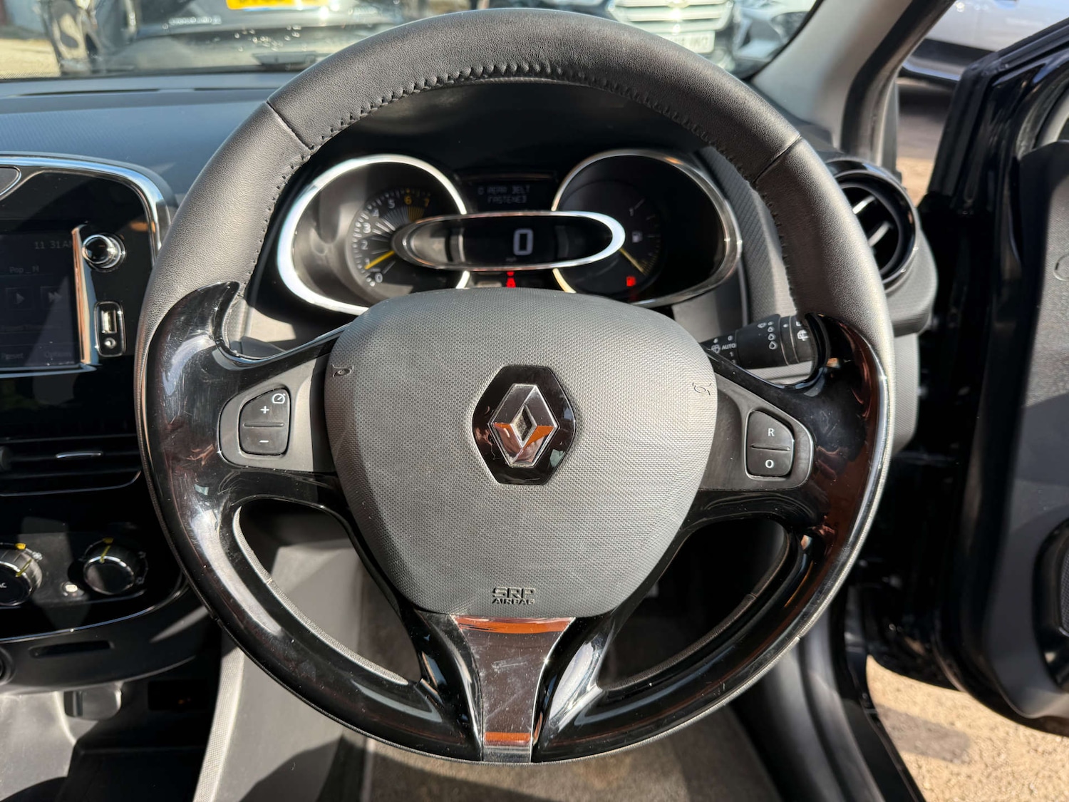 Used Renault Clio 2013 for sale - 76526169: Photo 24