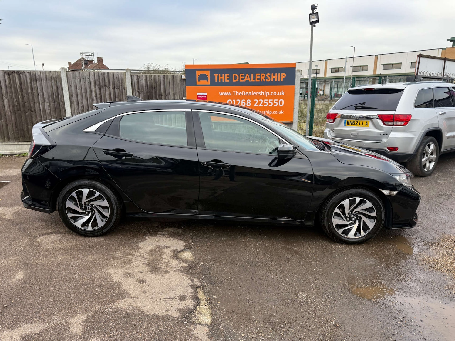 Used Honda Civic 2018 for sale - 76595227: Photo 4