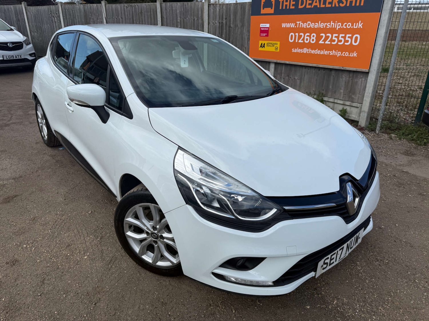 Used Renault Clio 2017 for sale - 78219423: Photo 2