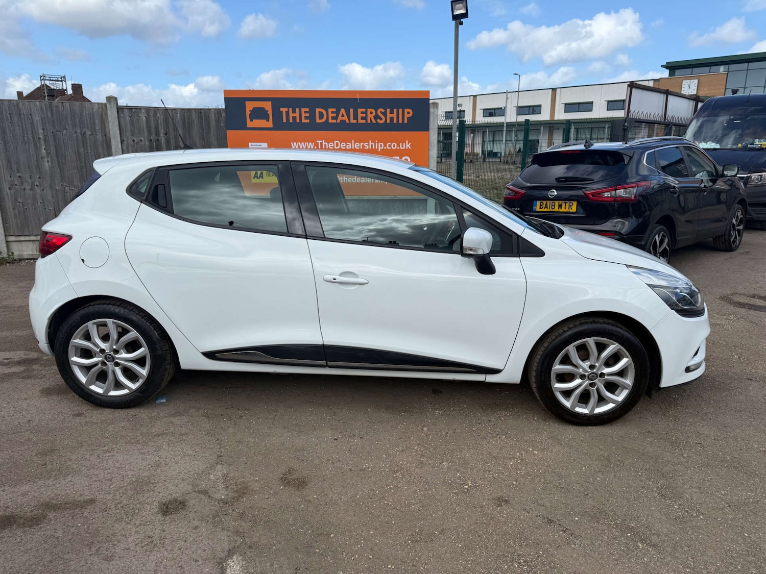 Used Renault Clio 2017 for sale - 78219423: Photo 3
