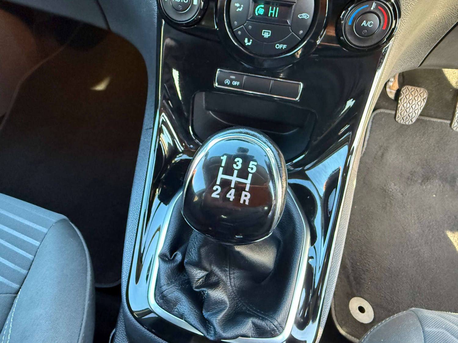 Used Ford Fiesta 2015 for sale - 76830151: Photo 32