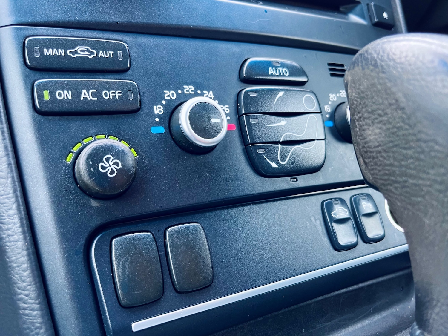 Used Volvo XC90 2006 for sale - 77457928: Photo 25