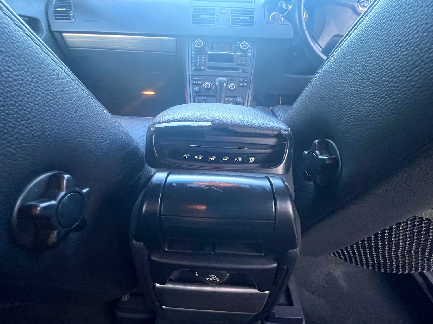 Used Volvo XC90 2010 for sale - 75937888: Photo 33