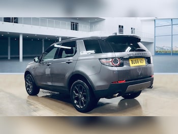 Used Land Rover Discovery Sport 2018 for sale - 77092812: Photo
