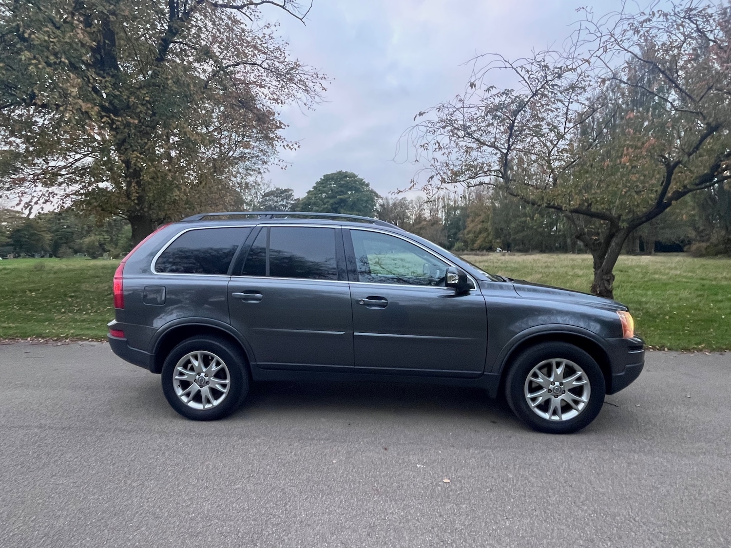 Used Volvo XC90 2009 for sale - 76251923: Photo 2
