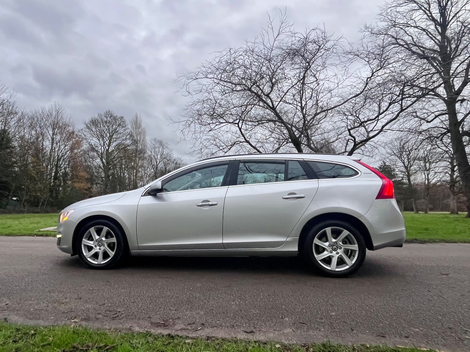 Used Volvo V60 2014 for sale - 76856588: Photo 3
