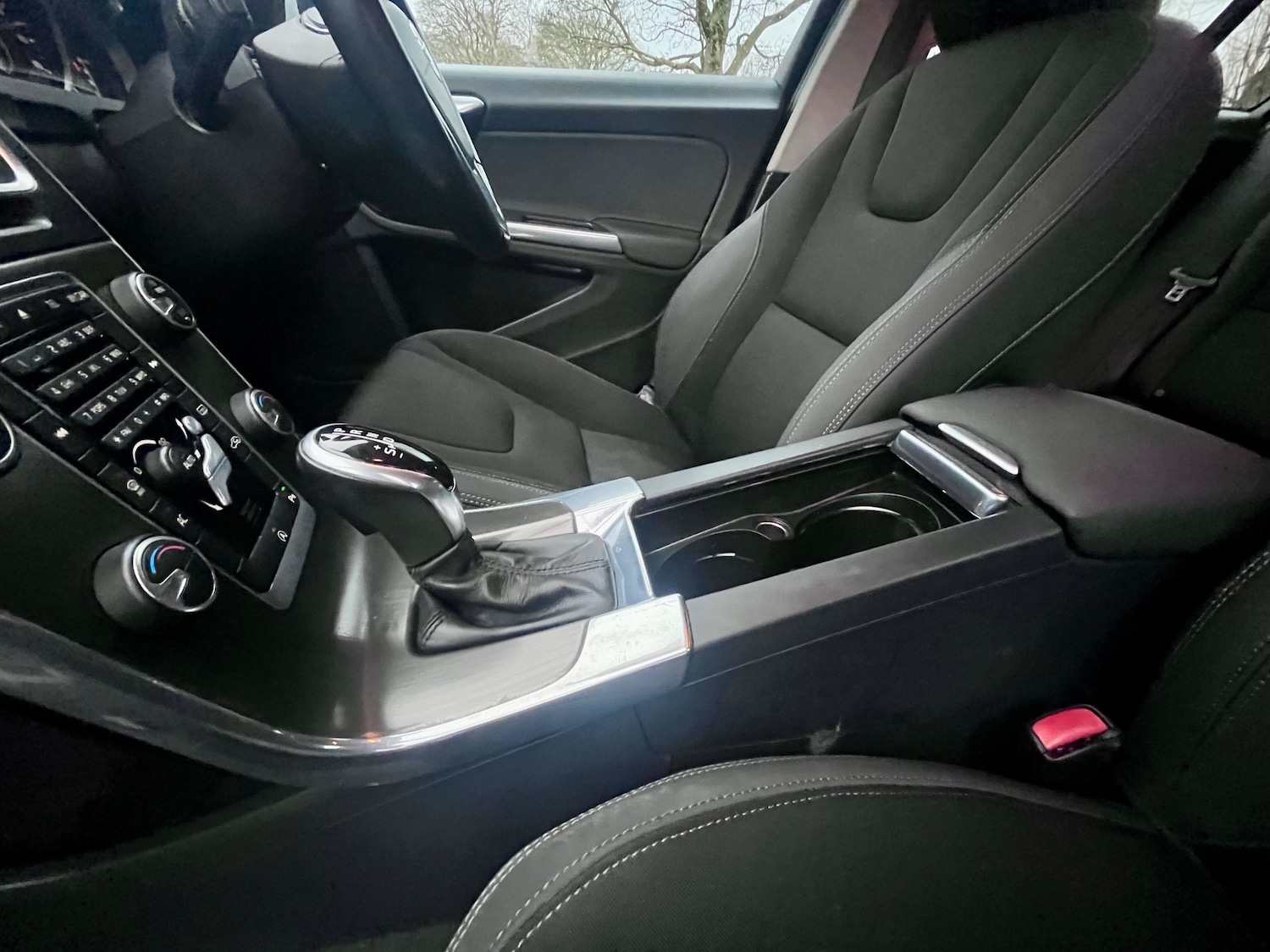 Used Volvo V60 2014 for sale - 76856588: Photo 37