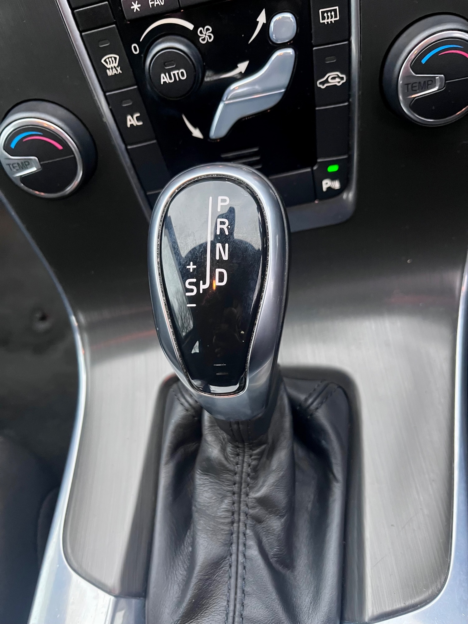 Used Volvo V60 2014 for sale - 76856588: Photo 38