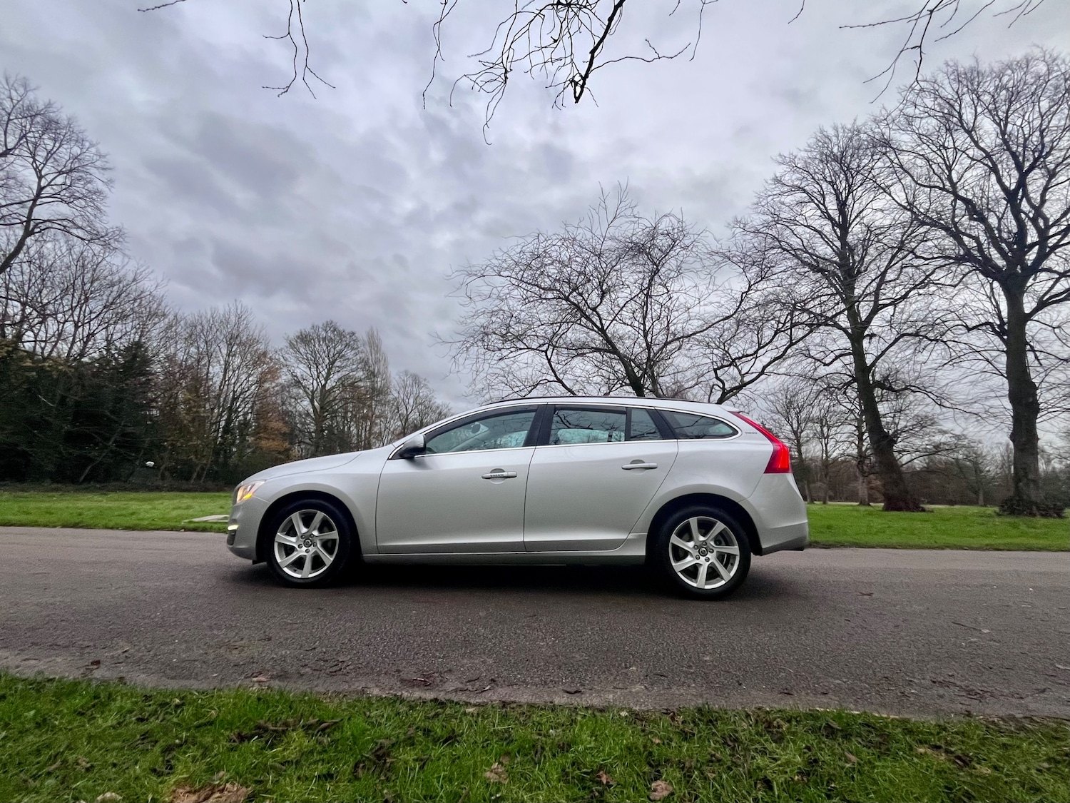 Used Volvo V60 2014 for sale - 76856588: Photo 4