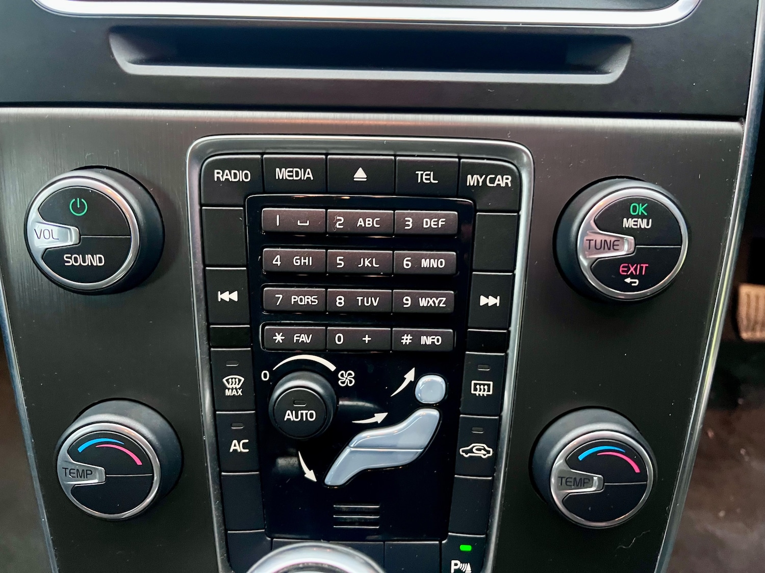 Used Volvo V60 2014 for sale - 76856588: Photo 40