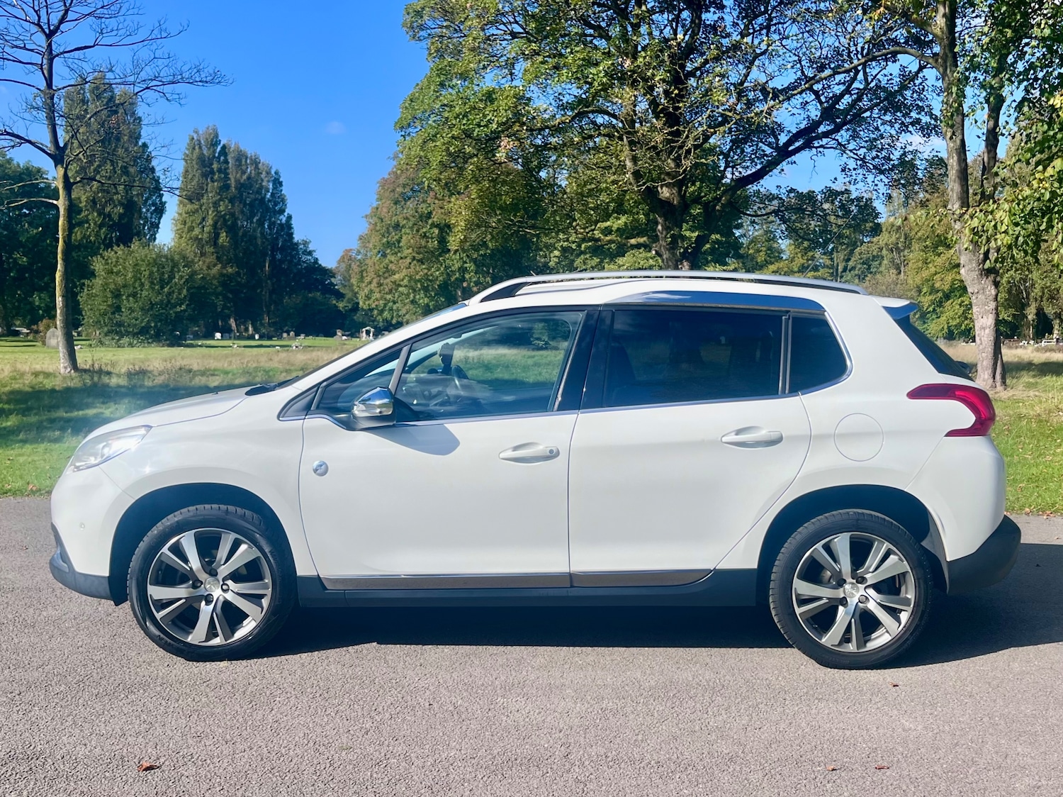Used Peugeot 2008 2015 for sale - 76697855: Photo 4