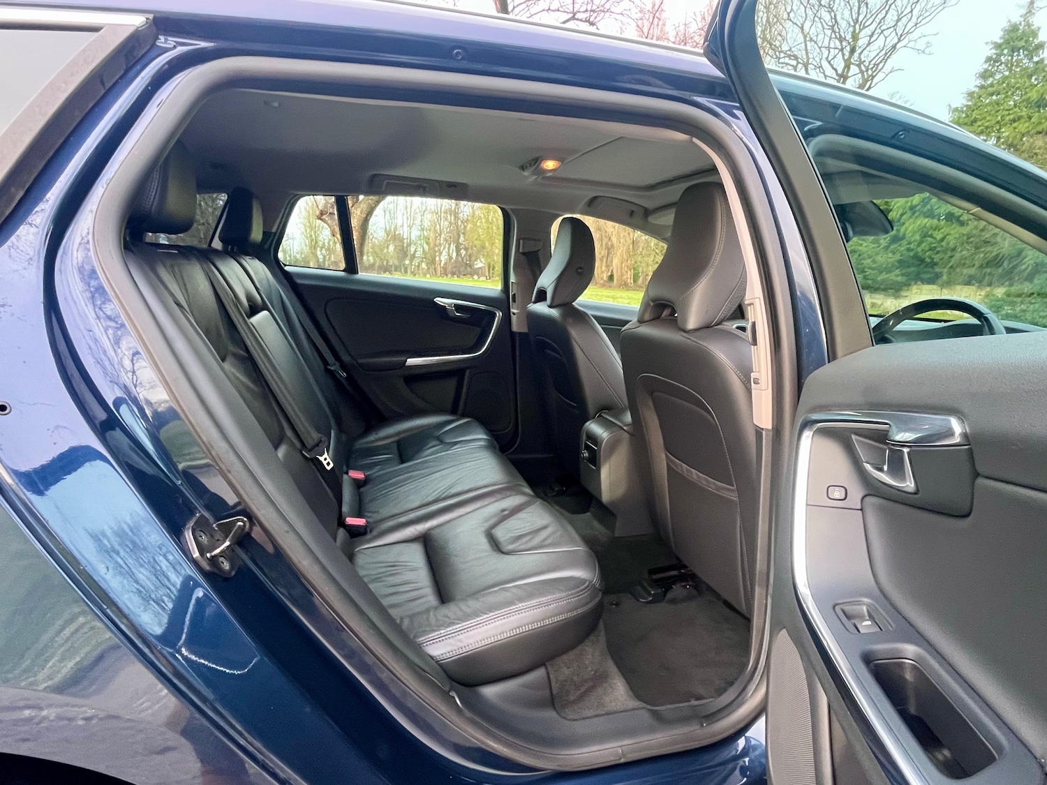 Used Volvo V60 2012 for sale - 77031608: Photo 28