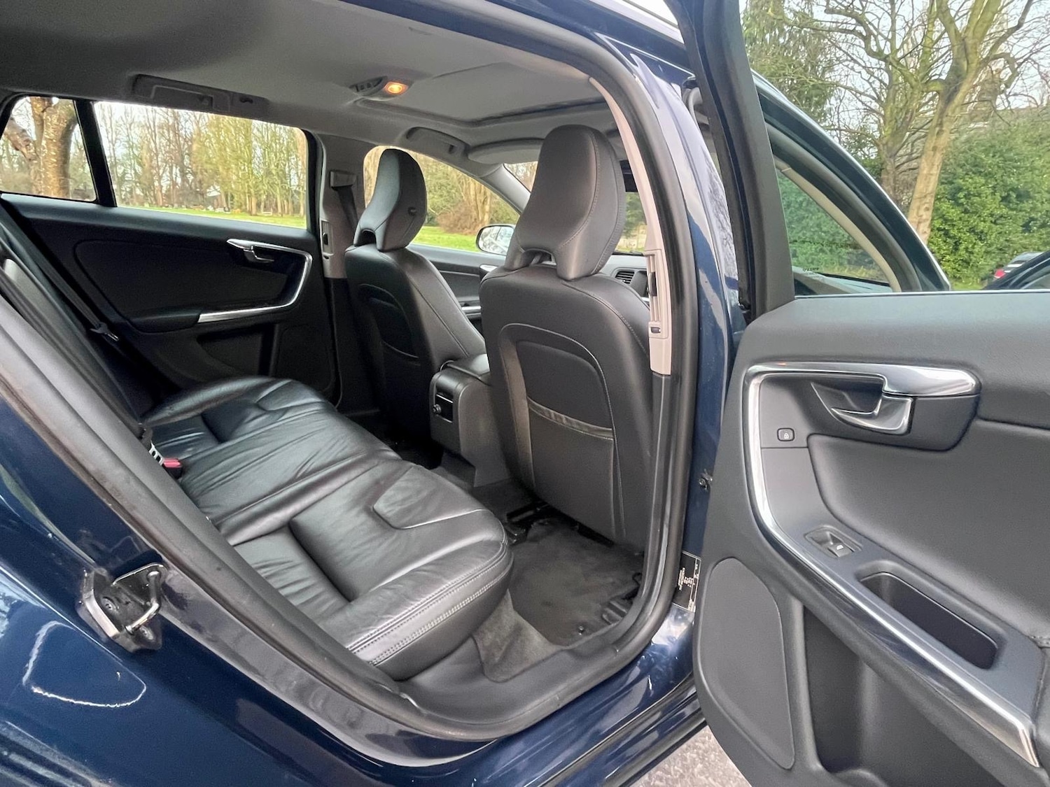 Used Volvo V60 2012 for sale - 77031608: Photo 61