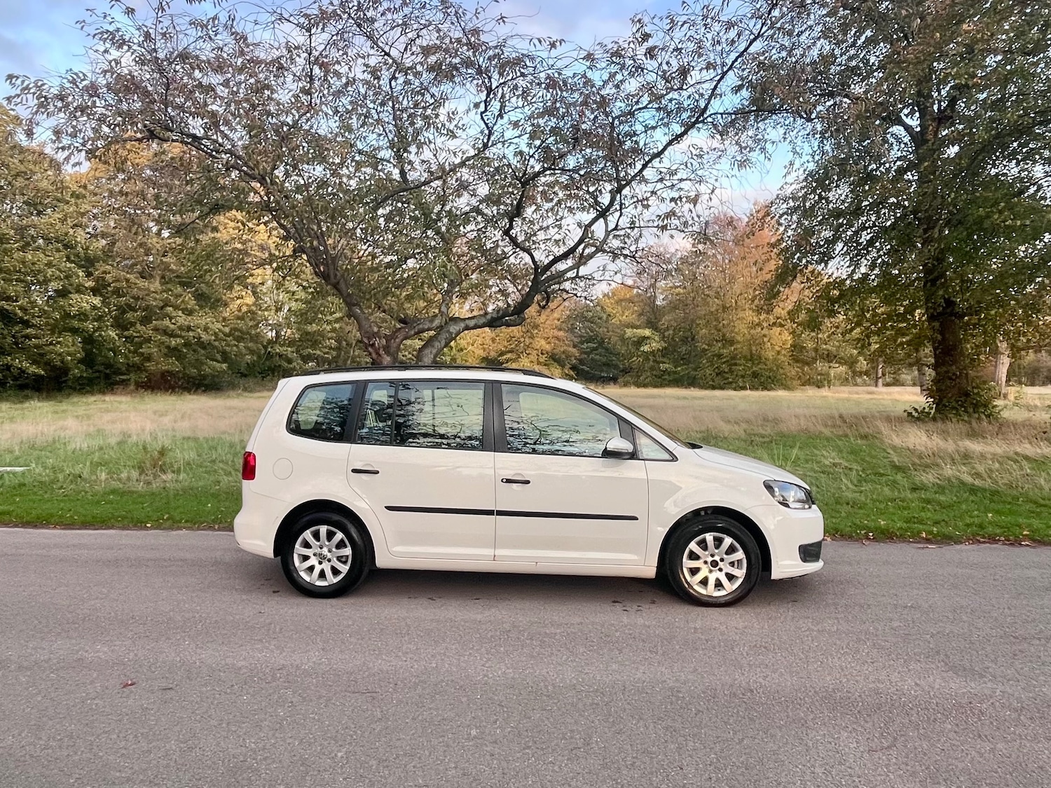 Used Volkswagen Touran 2011 for sale - 76311746: Photo 30