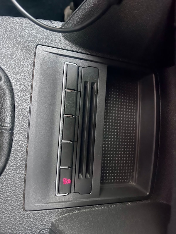 Used Volkswagen Touran 2011 for sale - 76311746: Photo 34