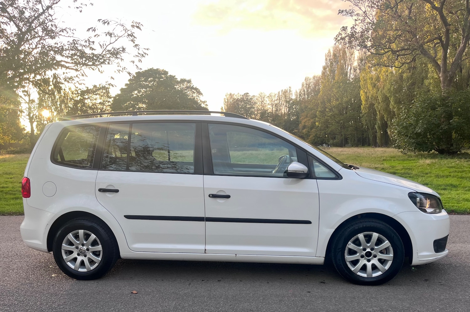 Used Volkswagen Touran 2011 for sale - 76311746: Photo 5