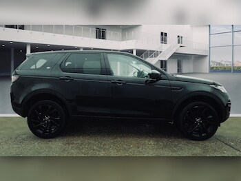 Used Land Rover Discovery Sport 2017 for sale - 77333268: Photo
