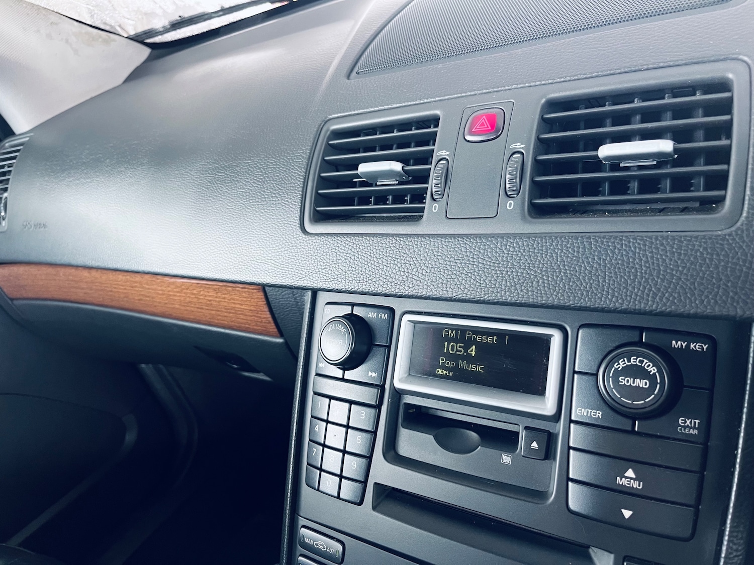 Used Volvo XC90 2005 for sale - 76665390: Photo 25