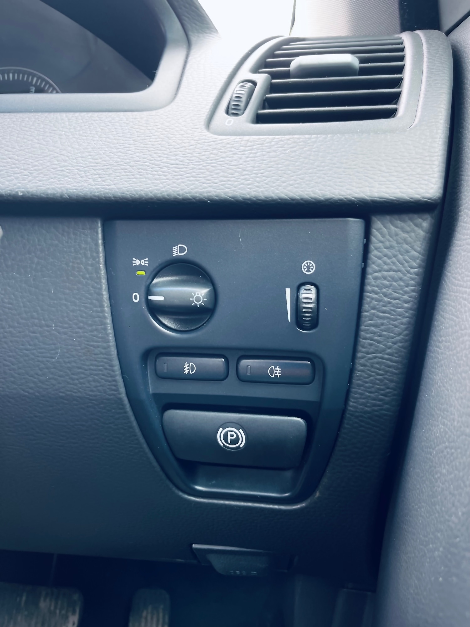 Used Volvo XC90 2005 for sale - 76665390: Photo 33