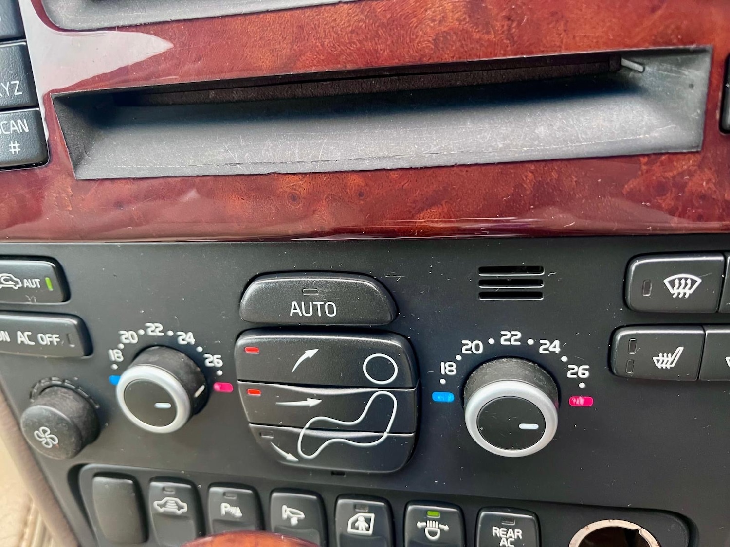 Used Volvo XC90 2011 for sale - 77092806: Photo 44