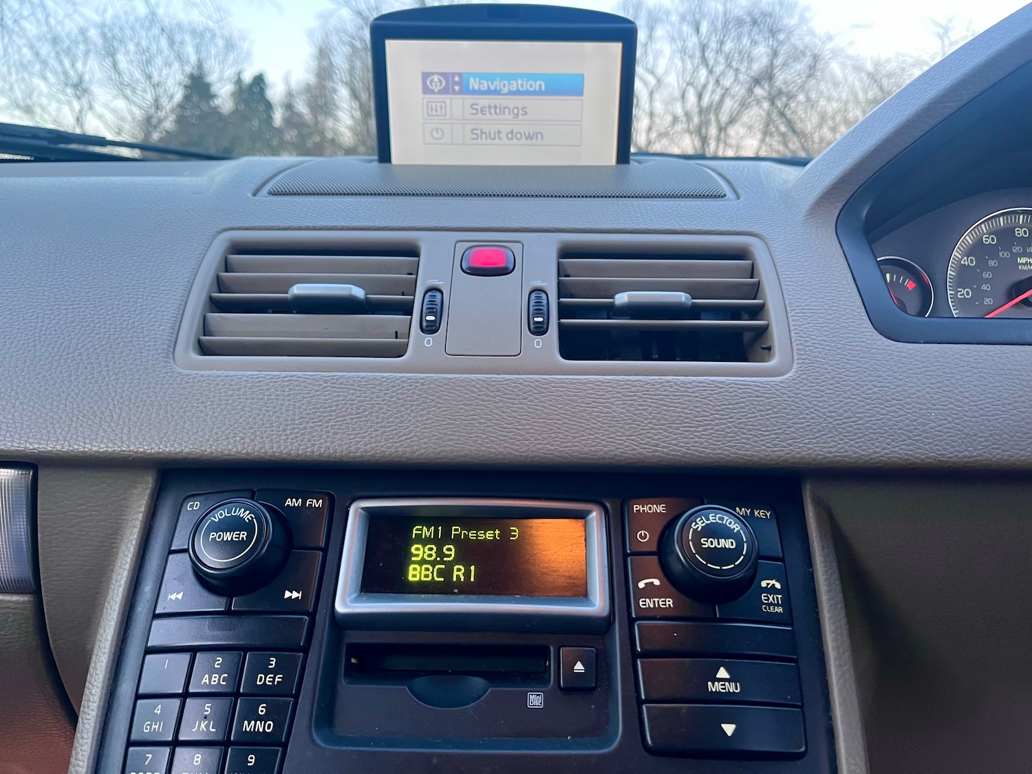 Used Volvo XC90 2004 for sale - 77011995: Photo 29