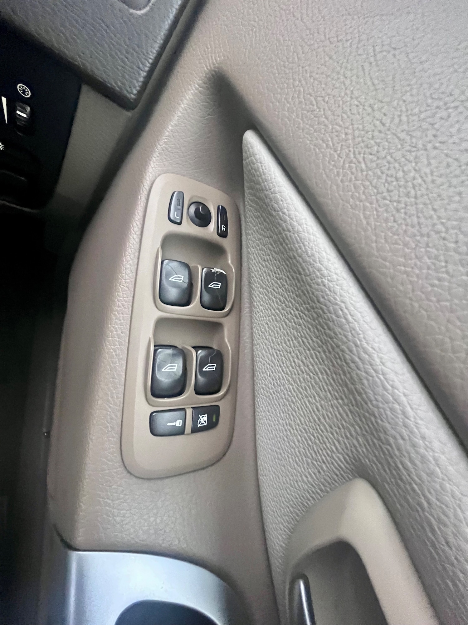 Used Volvo XC90 2010 for sale - 76546002: Photo 33