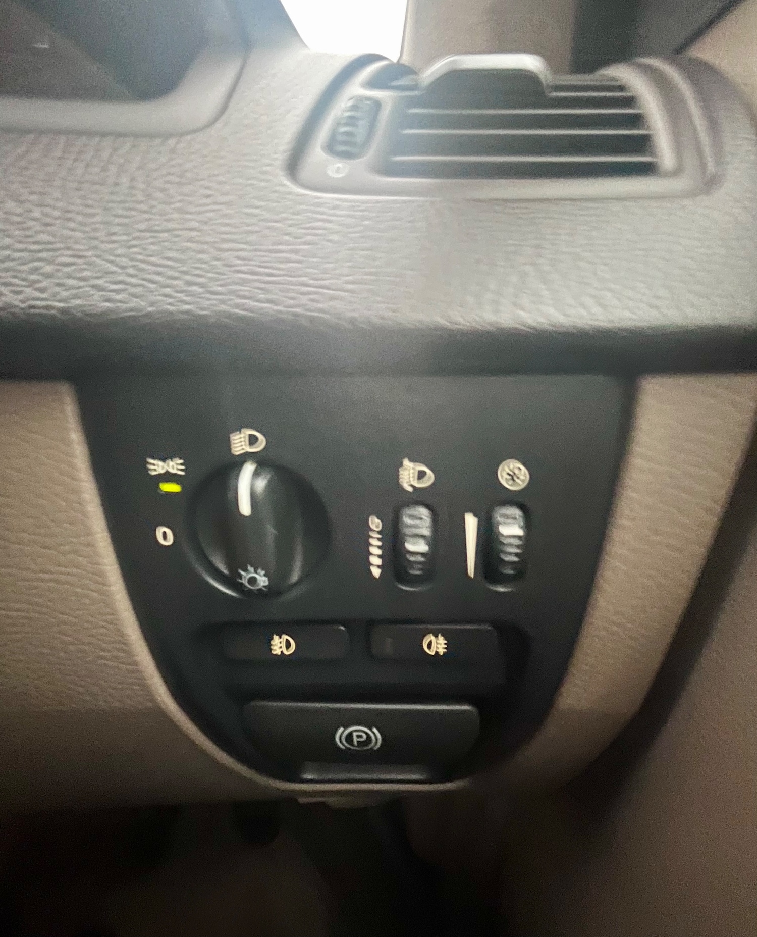 Used Volvo XC90 2010 for sale - 76546002: Photo 34