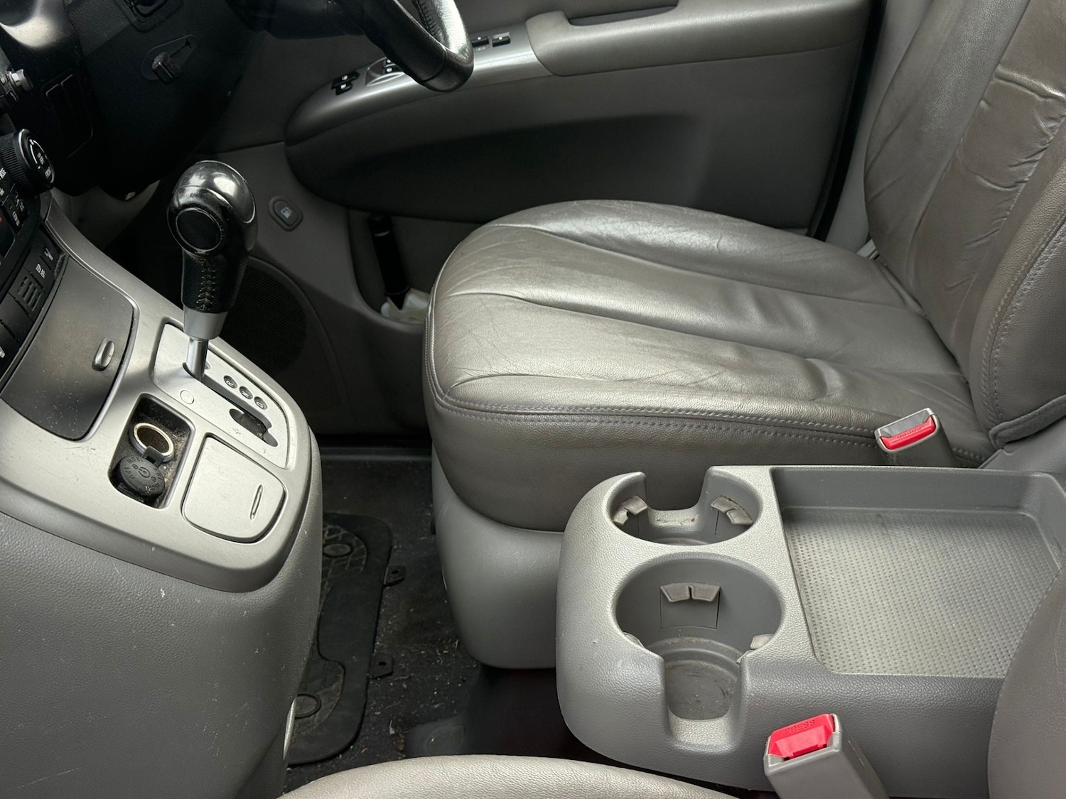 Used Kia Sedona 2010 for sale - 77509396: Photo 2