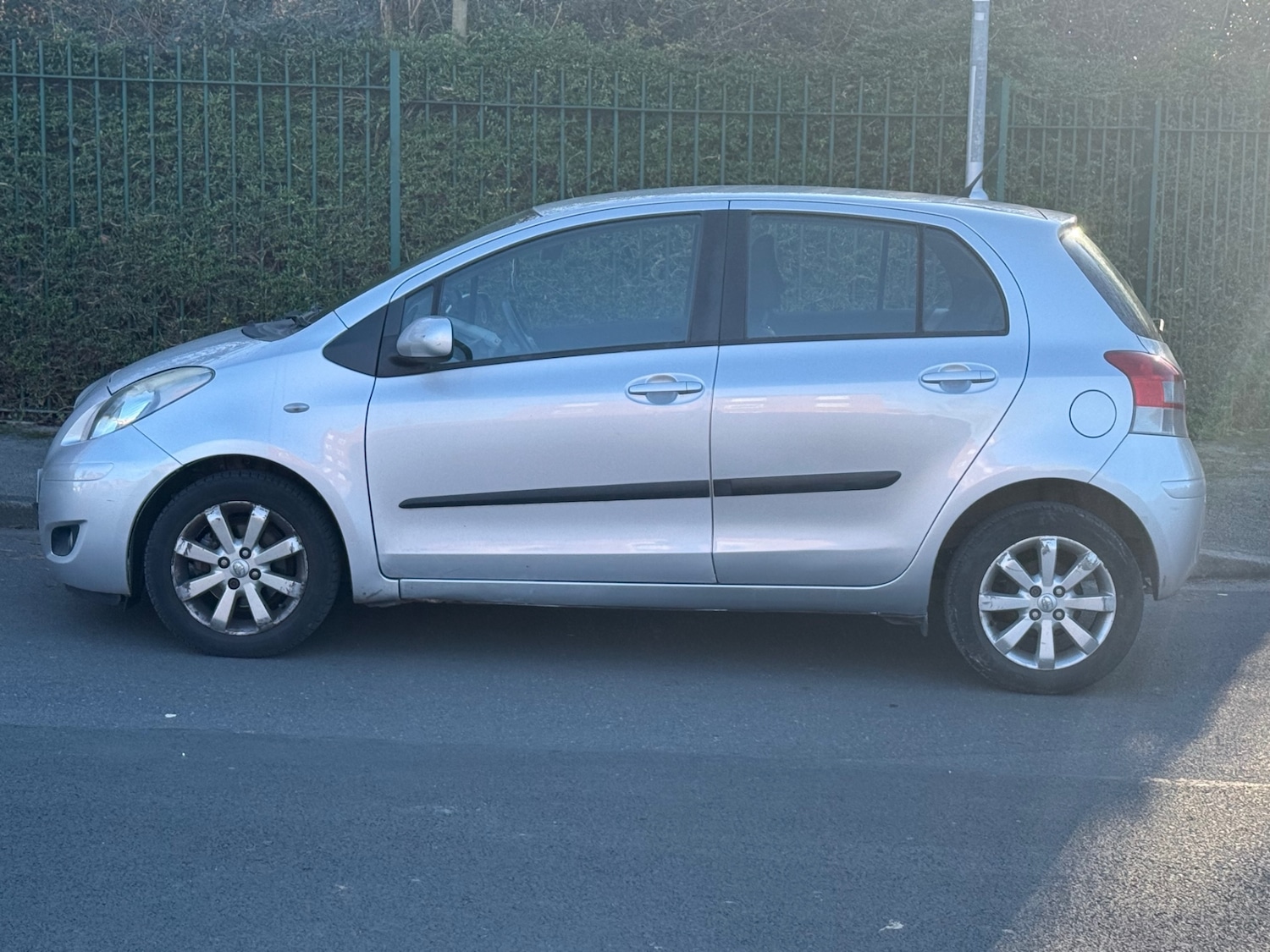 Used Toyota Yaris 2011 for sale - 77201042: Photo 5