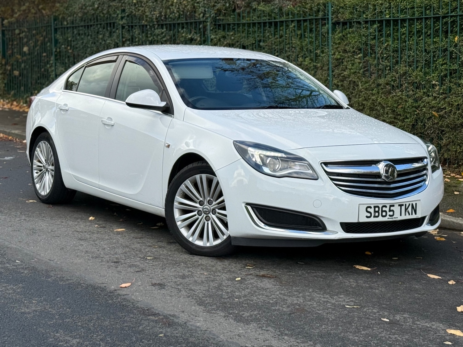 Used Vauxhall Insignia 2015 for sale - 76497077: Photo 1