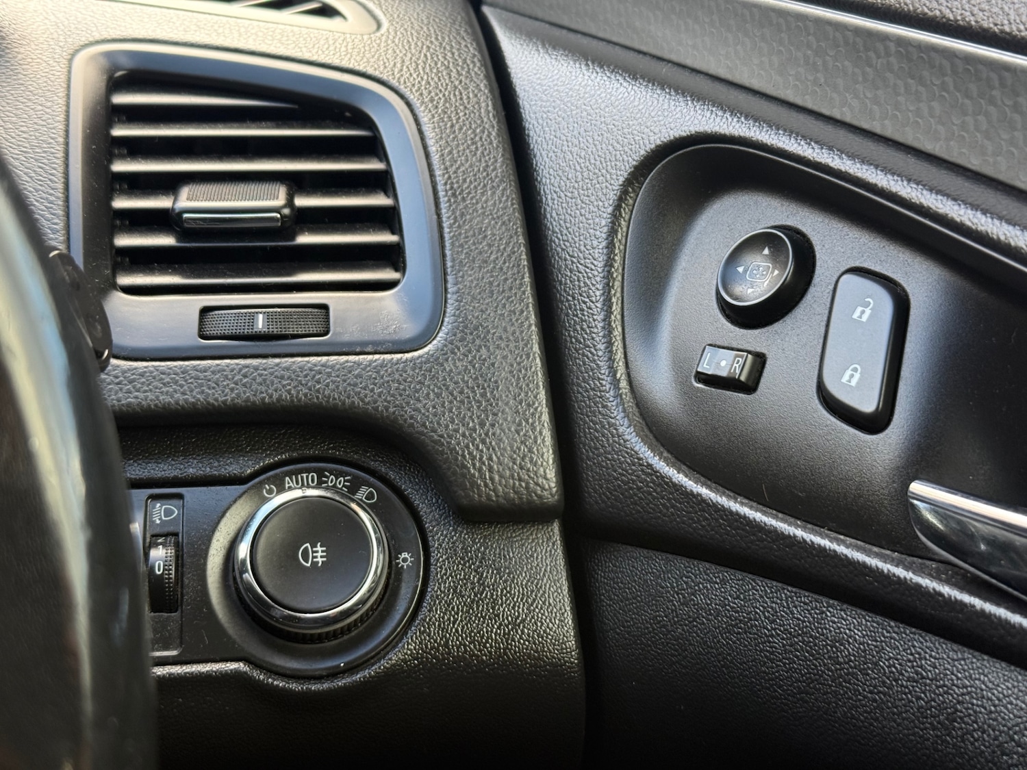 Used Vauxhall Insignia 2015 for sale - 76497077: Photo 18