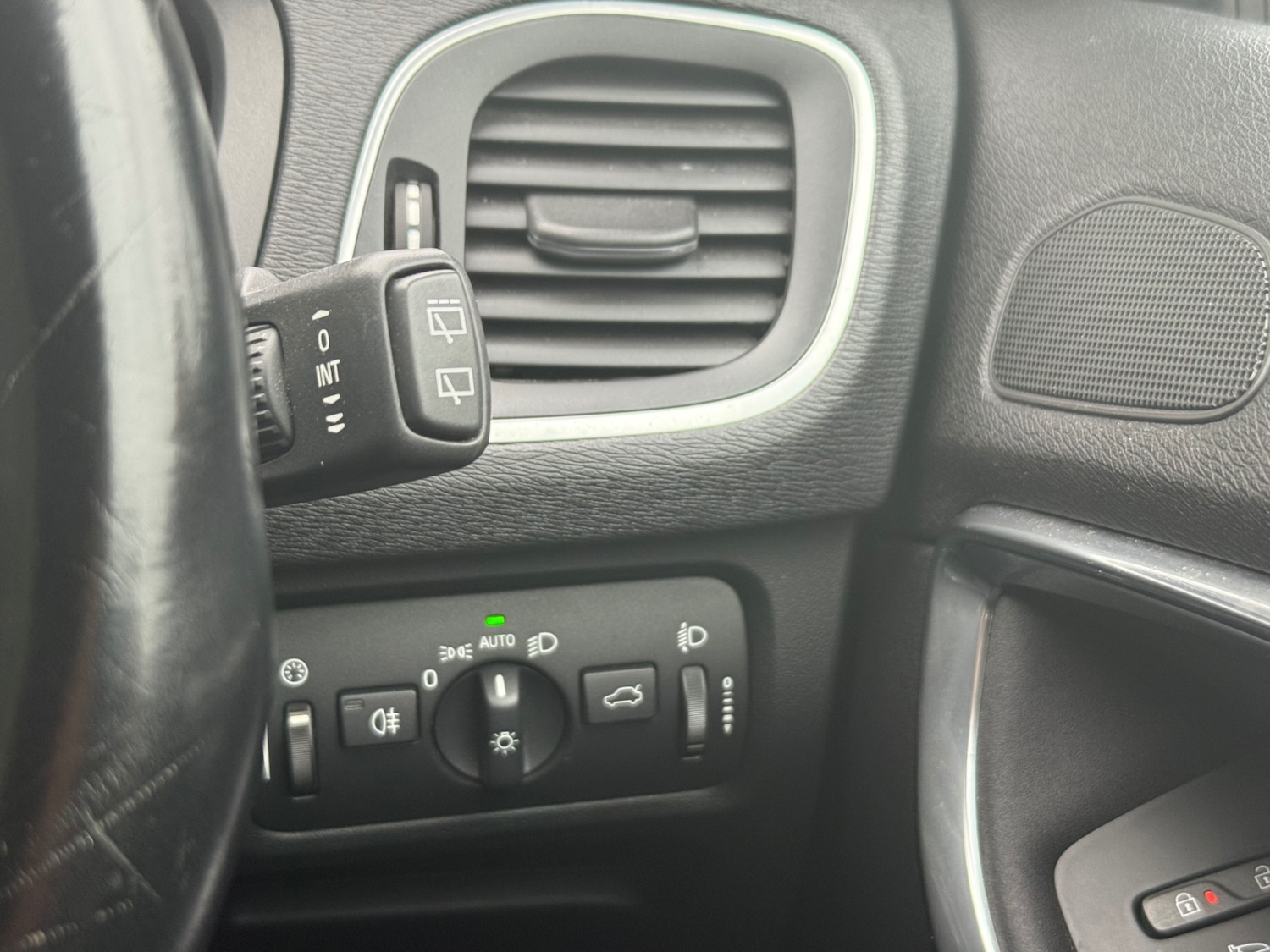 Used Volvo V40 2013 for sale - 76082854: Photo 21