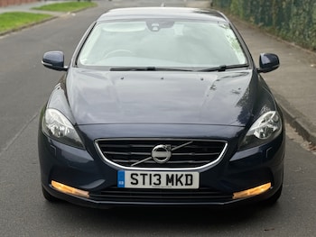 Used Volvo V40 2013 for sale - 76082854: Photo