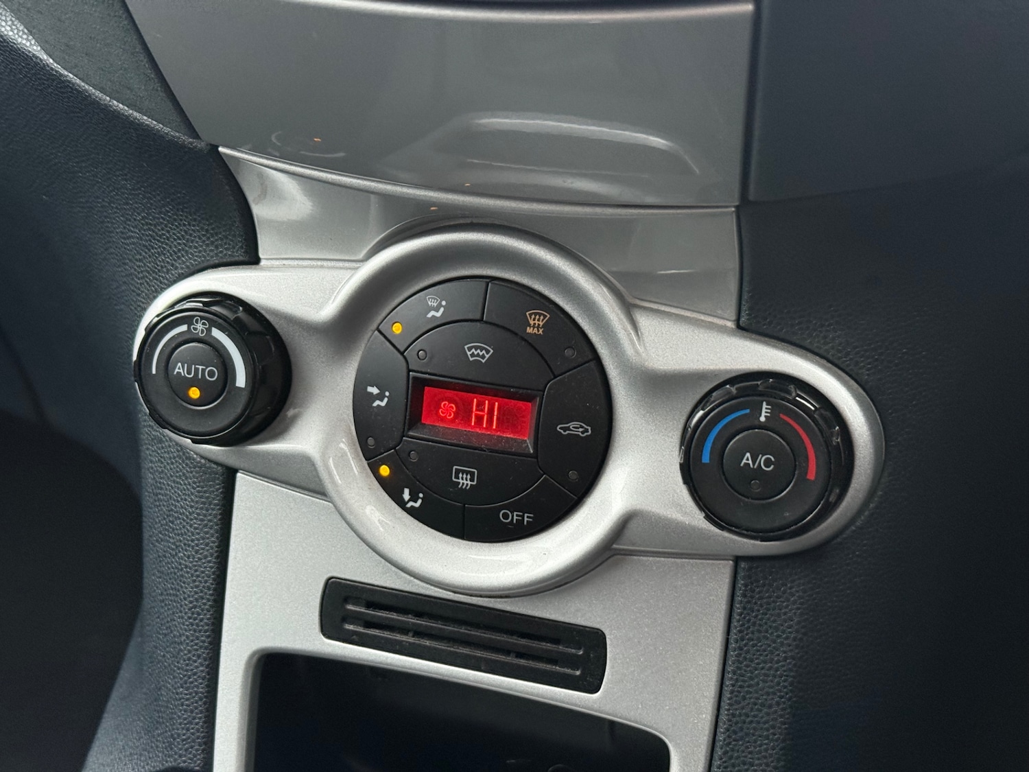 Used Ford Fiesta 2011 for sale - 77426210: Photo 22