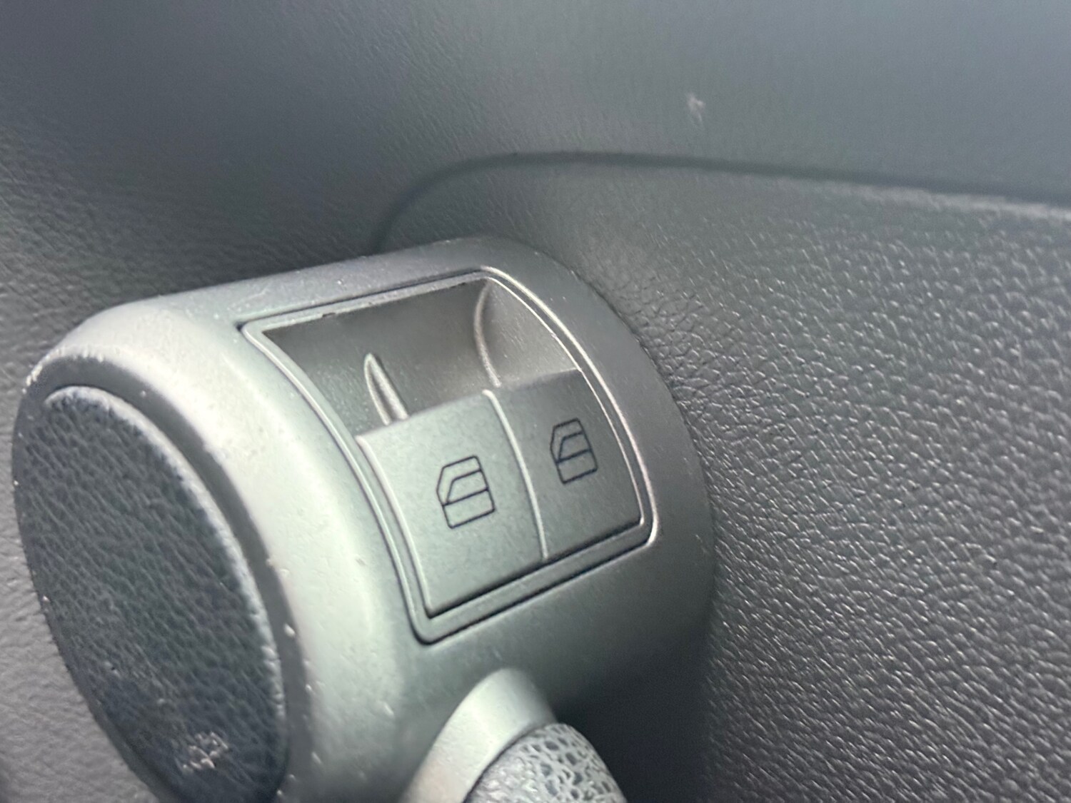 Used Mercedes-Benz SLK 2010 for sale - 77418226: Photo 25