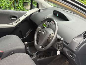 Used Toyota Yaris 2010 for sale - 74906251: Photo