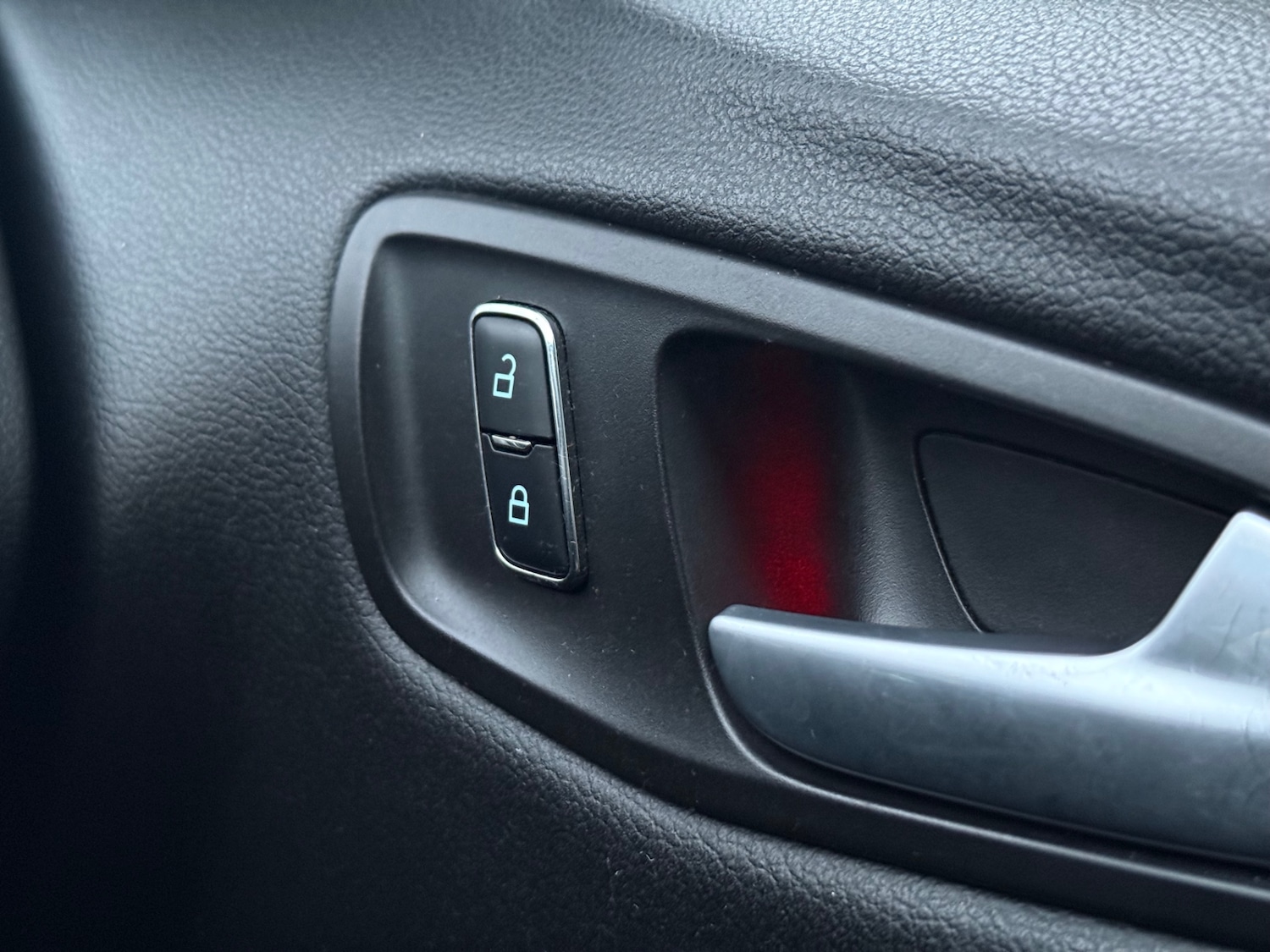 Used Ford Kuga 2015 for sale - 77052133: Photo 29