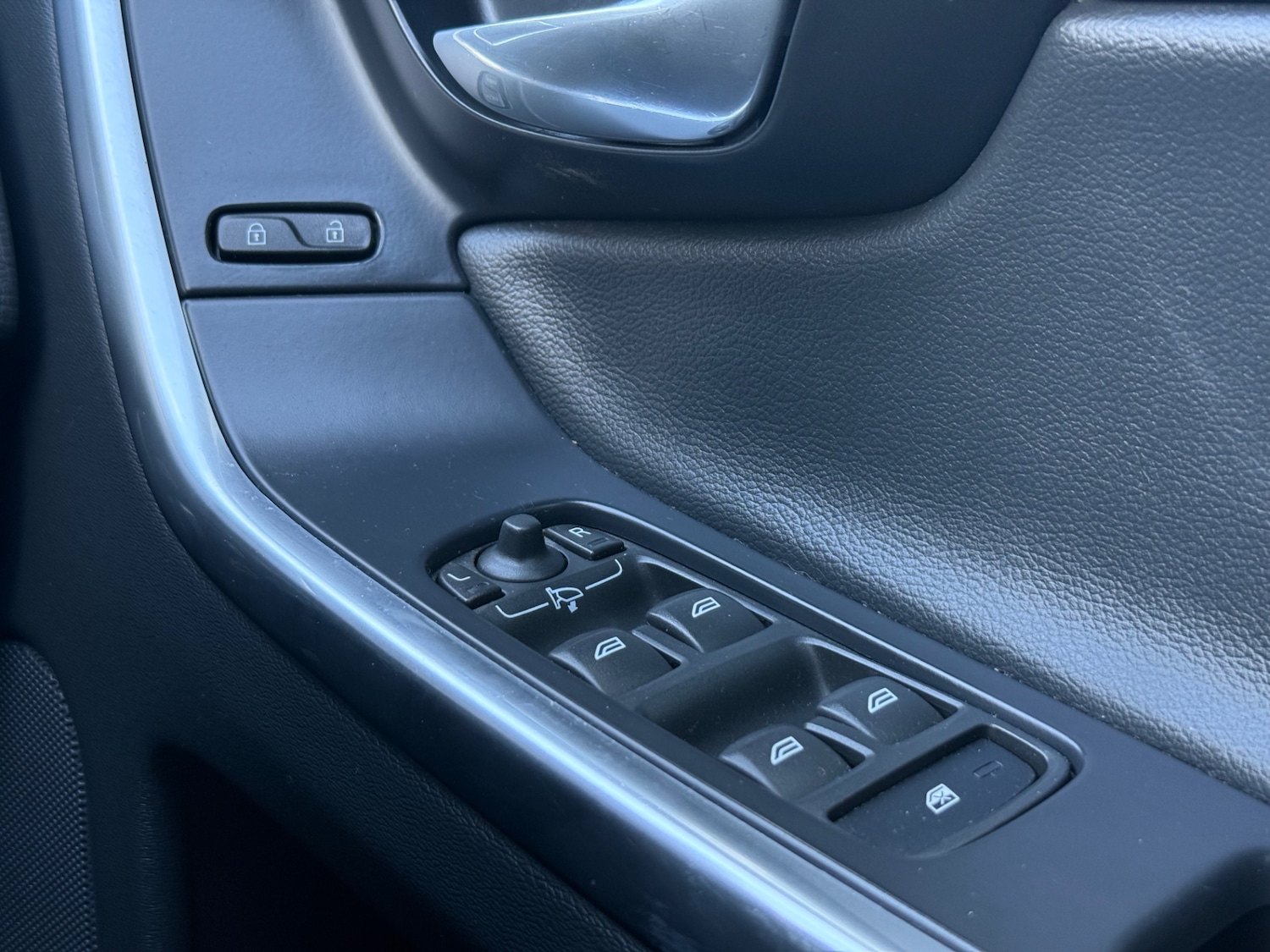 Used Volvo XC60 2015 for sale - 78053954: Photo 26