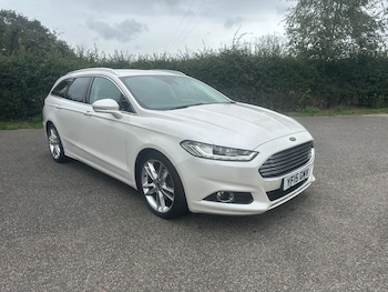 2015 (15) - 2.0 TDCi 180 Titanium 5dr pearl white full leather