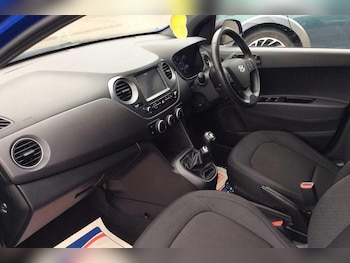 Used Hyundai i10 2018 for sale - 77166808: Photo