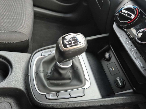 Used Hyundai KONA 2023 for sale - 76307402: Photo 8