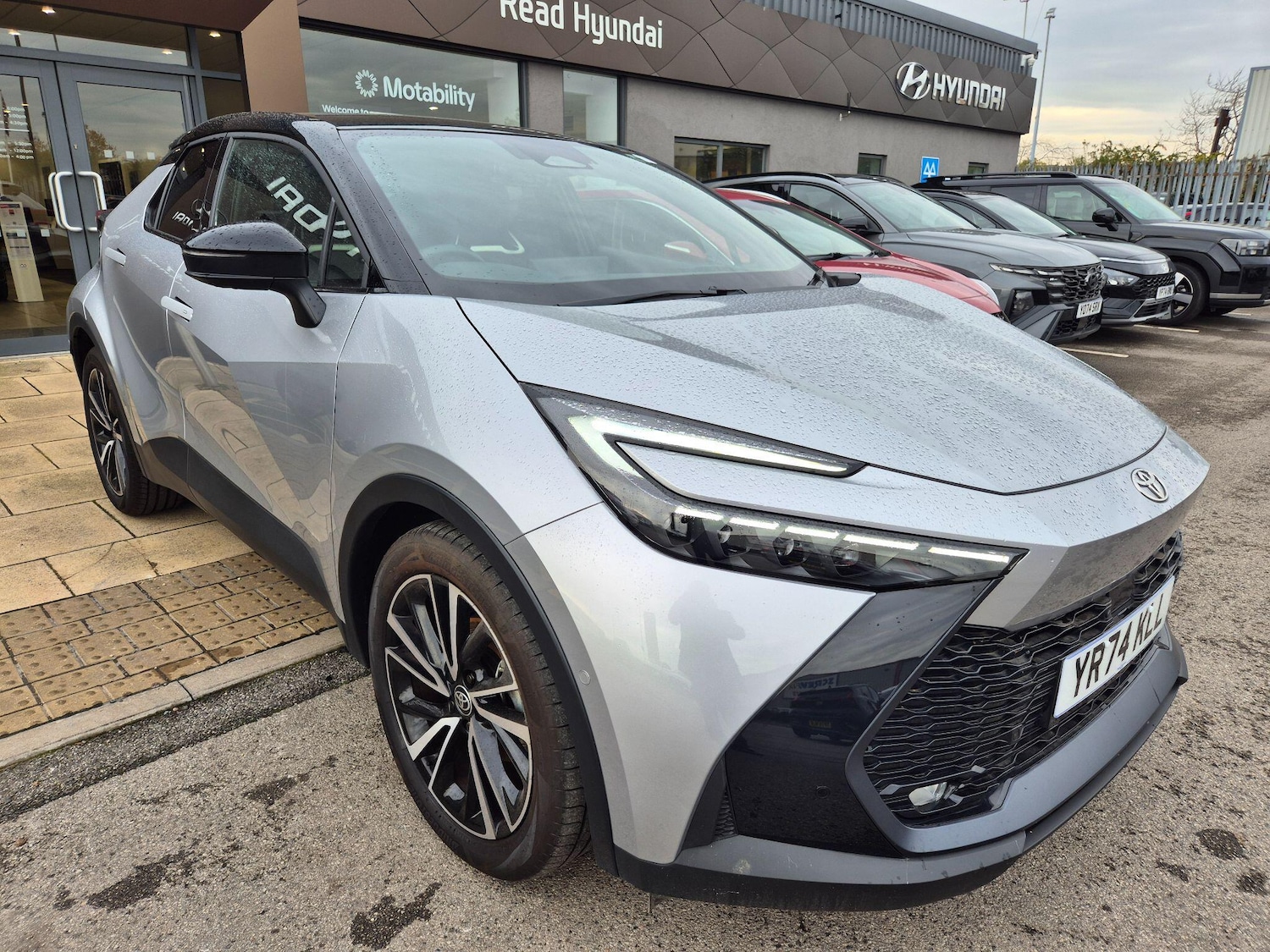 Used Toyota C-HR 2024 for sale - 76499668: Photo 1