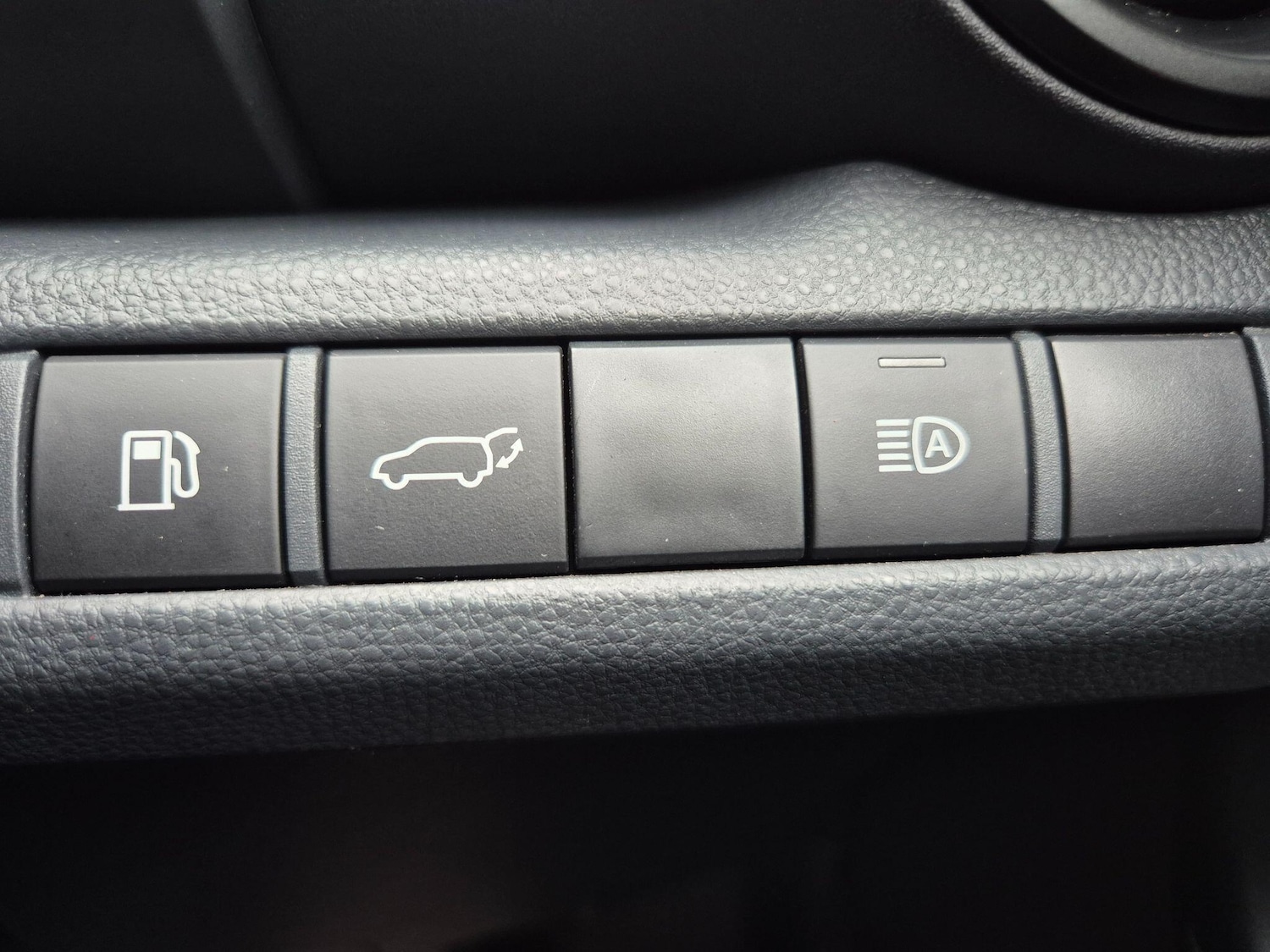 Used Toyota C-HR 2024 for sale - 76499668: Photo 11