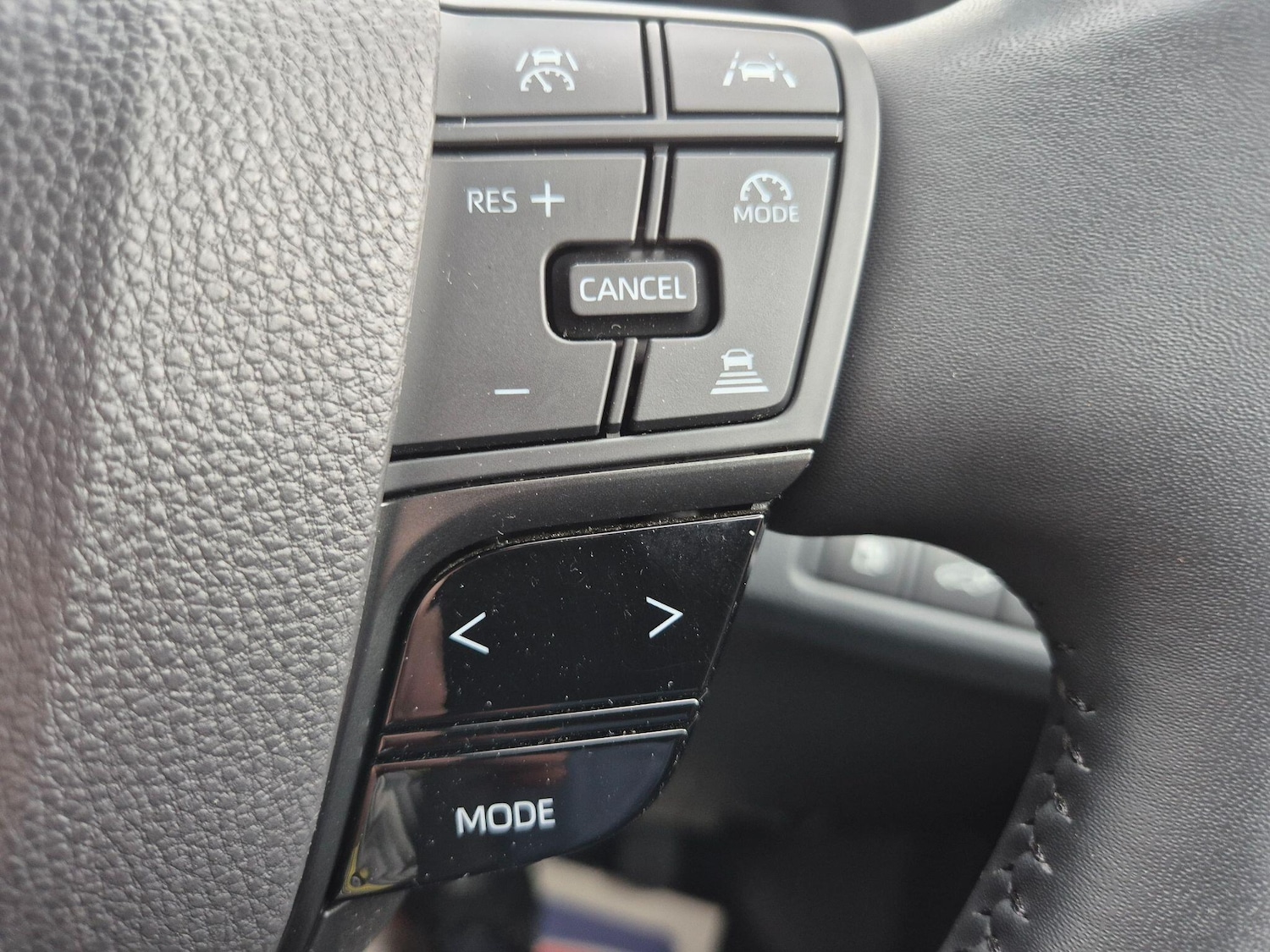 Used Toyota C-HR 2024 for sale - 76499668: Photo 12