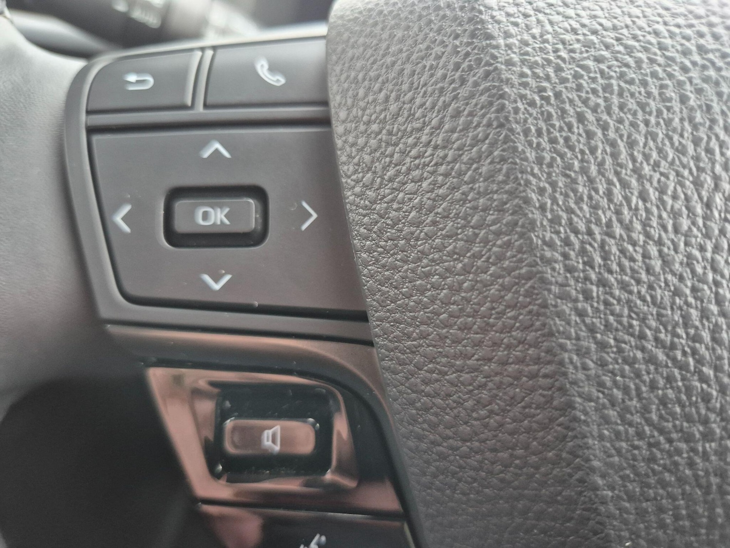 Used Toyota C-HR 2024 for sale - 76499668: Photo 13