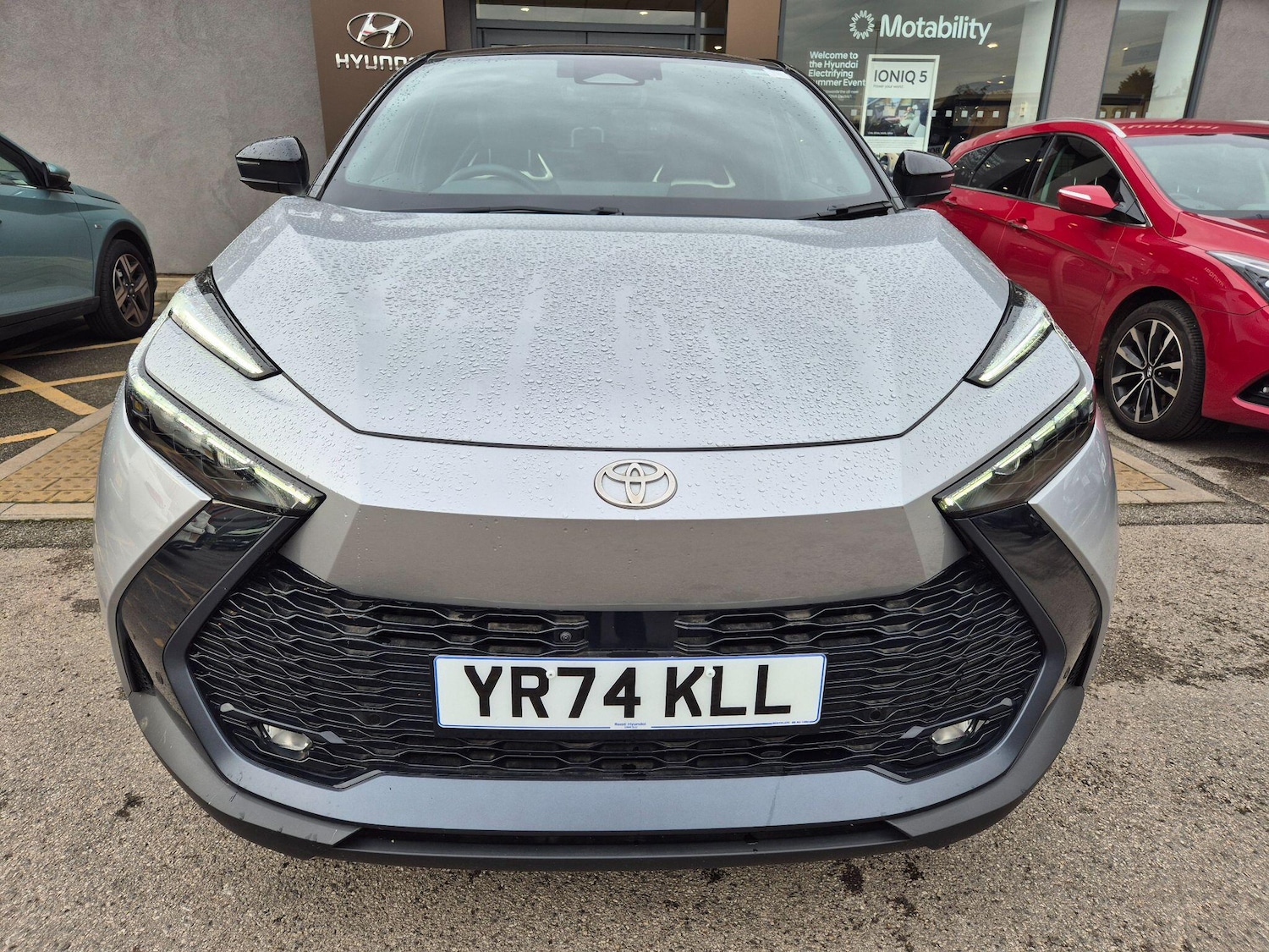 Used Toyota C-HR 2024 for sale - 76499668: Photo 2