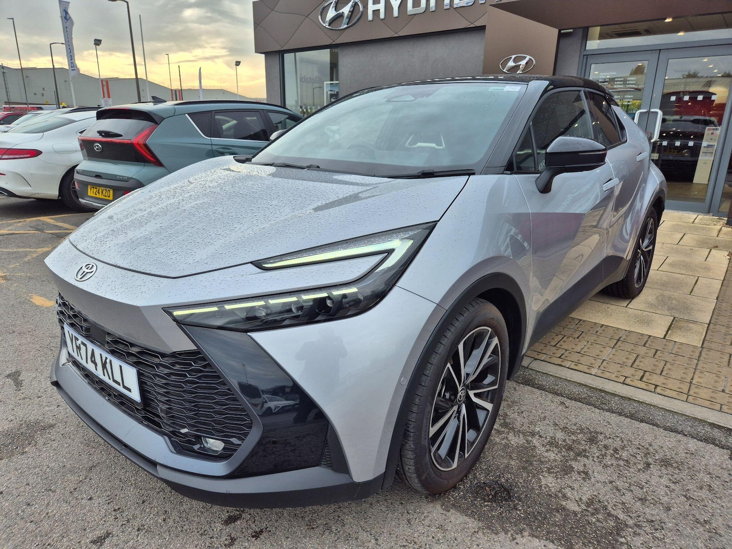 Used Toyota C-HR 2024 for sale - 76499668: Photo 3