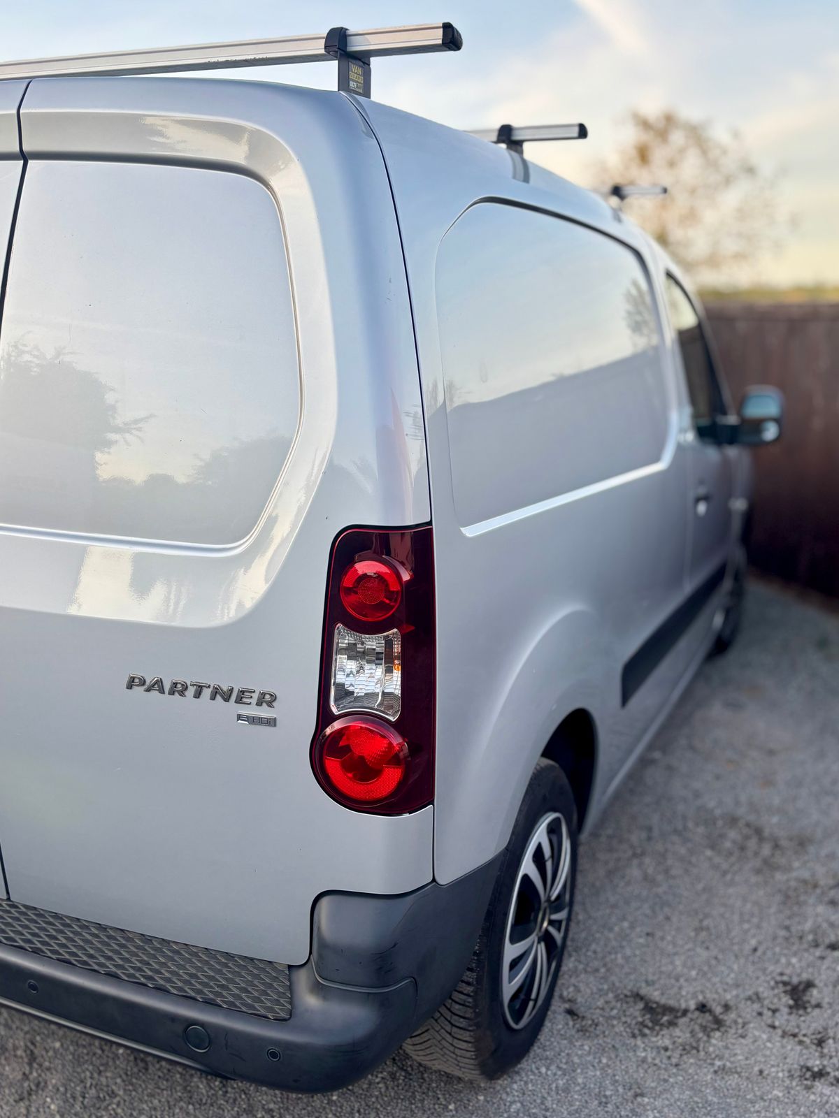 Used Peugeot Partner 2015 for sale - 77528120: Photo 9