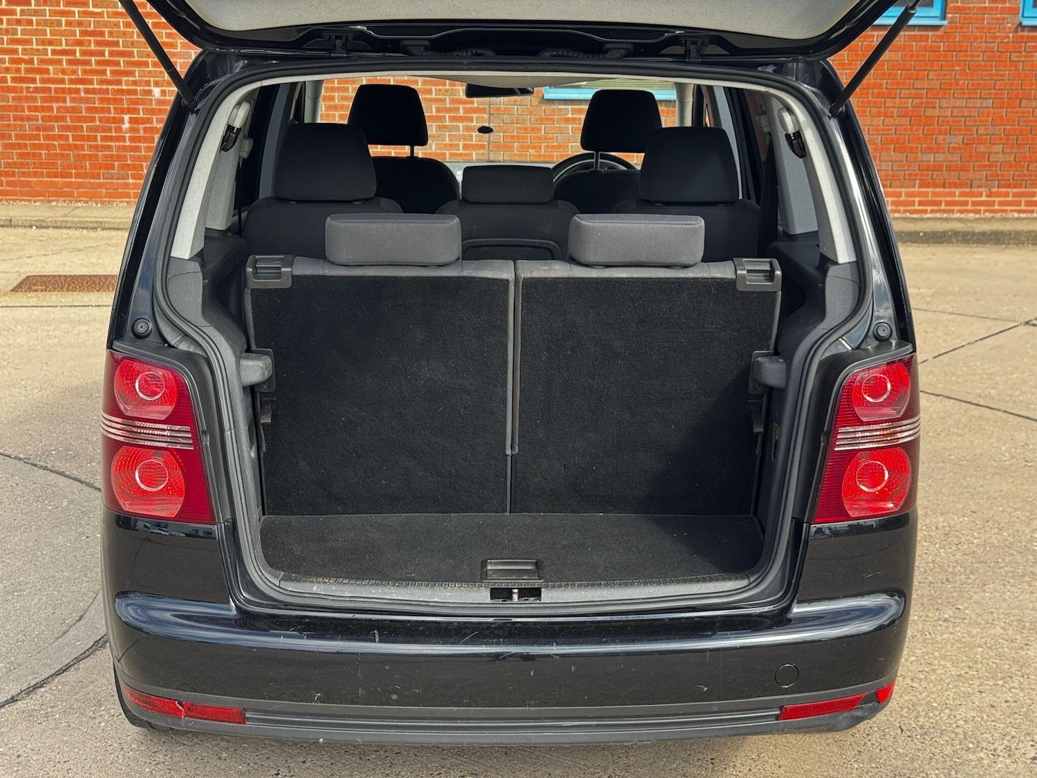 Used Volkswagen Touran 2009 for sale - 78085991: Photo 16